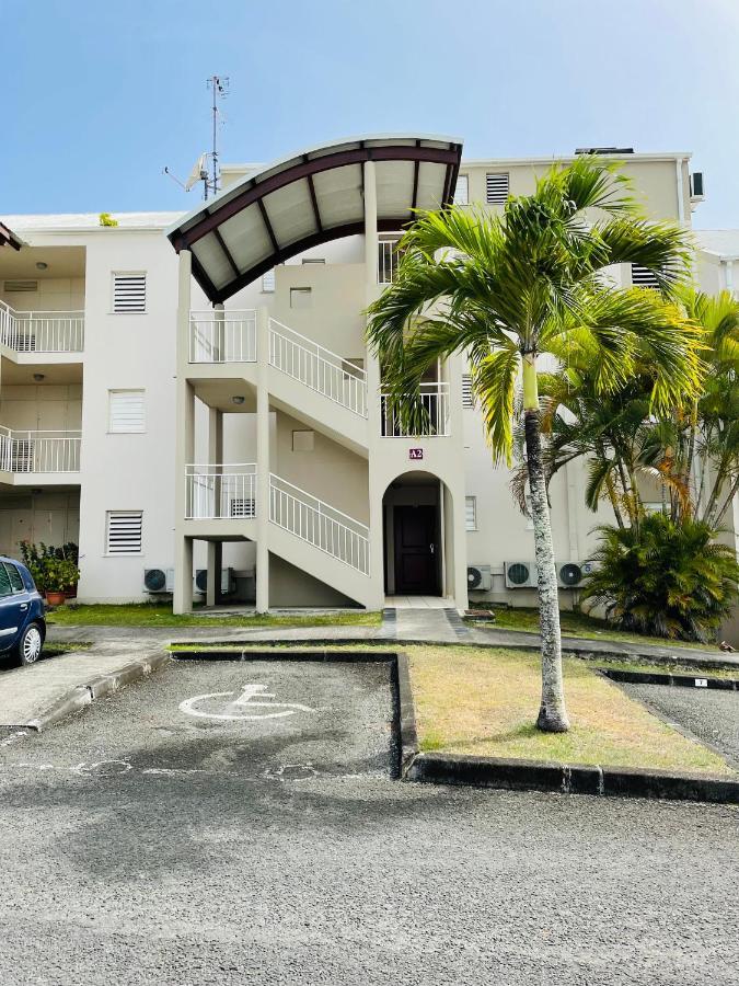 Appartement vue mer, piscine, dans quartier prisé de Gosier Le Gosier  Extérieur photo