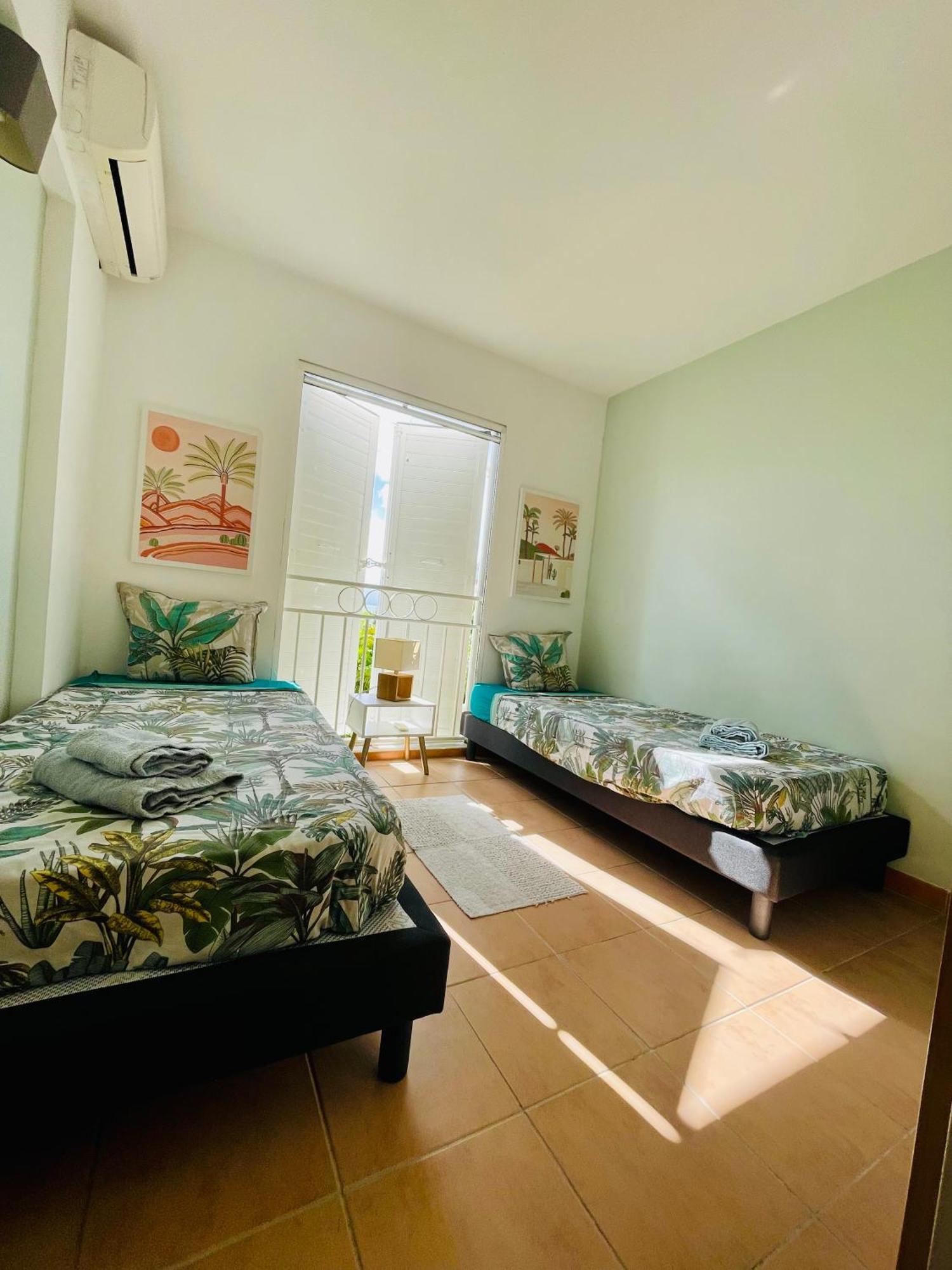 Appartement vue mer, piscine, dans quartier prisé de Gosier Le Gosier  Extérieur photo